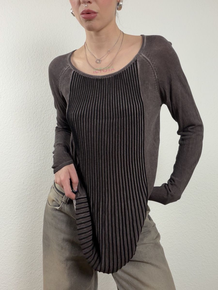 Top: Long sleeve top grey  – Usato da Knonau venduto da Grapesvintage 3