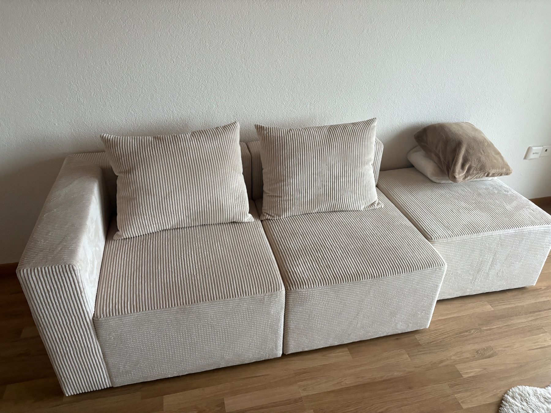 Maisons du monde Sofas: Modulares Cord Sofa beige – Neu (gemäss Beschreibung) aus Zürich von Frrokaj98 1