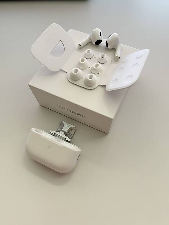 Apple Casques audio: Airpods Pro 2nd Generation – D'occasion à Riedikon par Shane_G