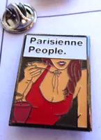 Pin PARISIENNE People Frau