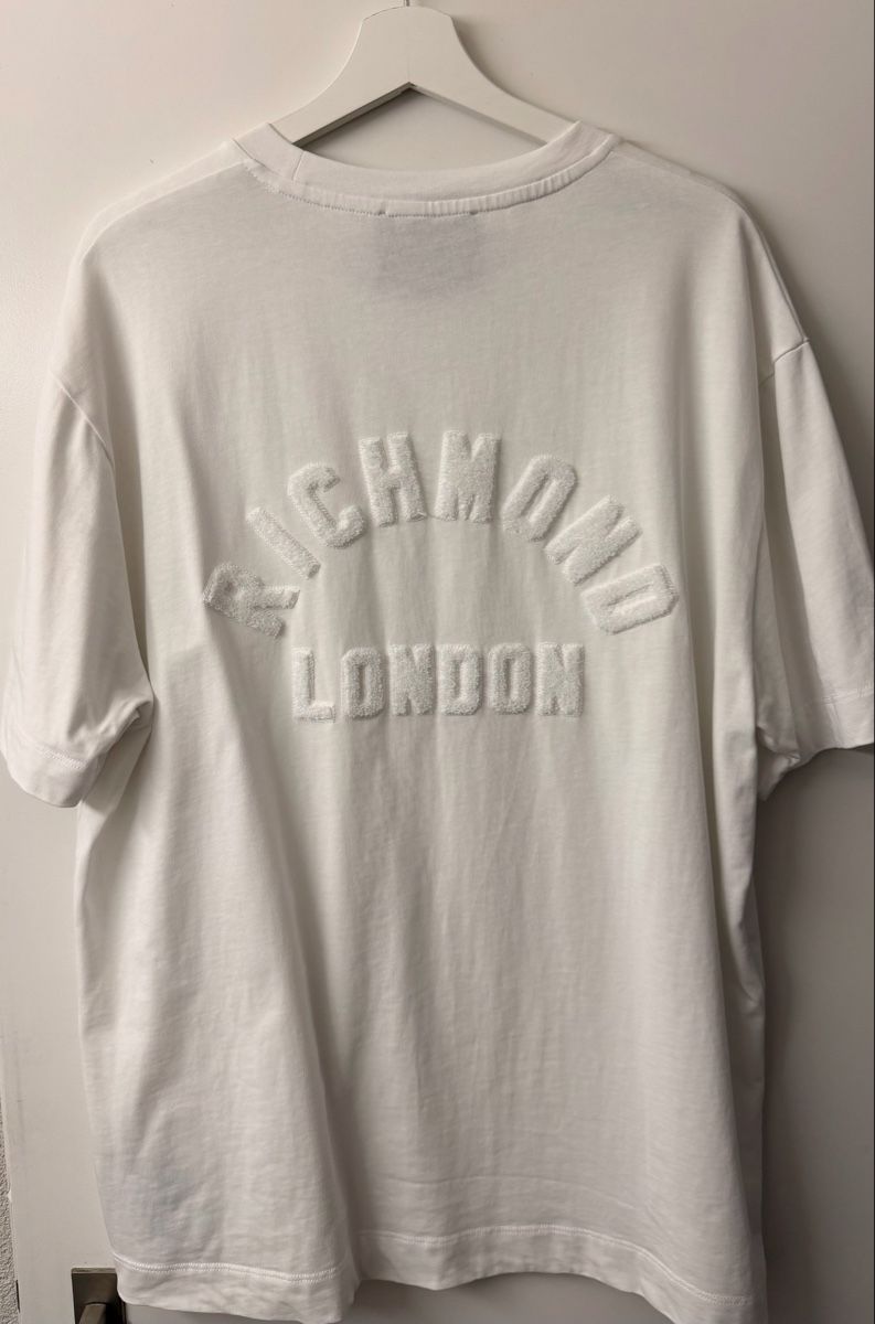 T-shirts: John Richmond Shirt L – D'occasion à UNTERSIGGENTHAL par s_rzb8 1