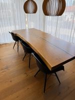 Einzigartiger Baumtisch aus massiver Eiche - aus einem Stamm