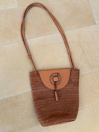 Ledertasche, cognacfarbig/Beutelform mit langem Tragbändel