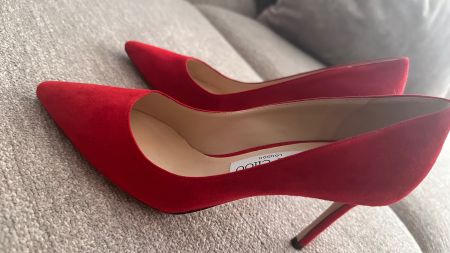 Jimmy Choo Pumps, Rotes Wildleder