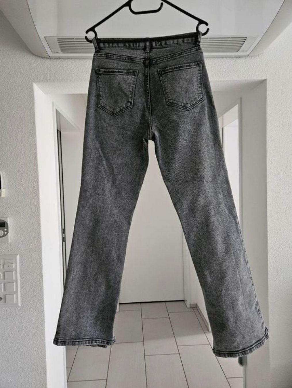 Jeans: Stylische Jeans Gr. 38 mit Schlitz – Usato da Bülach venduto da Recherchieren 3