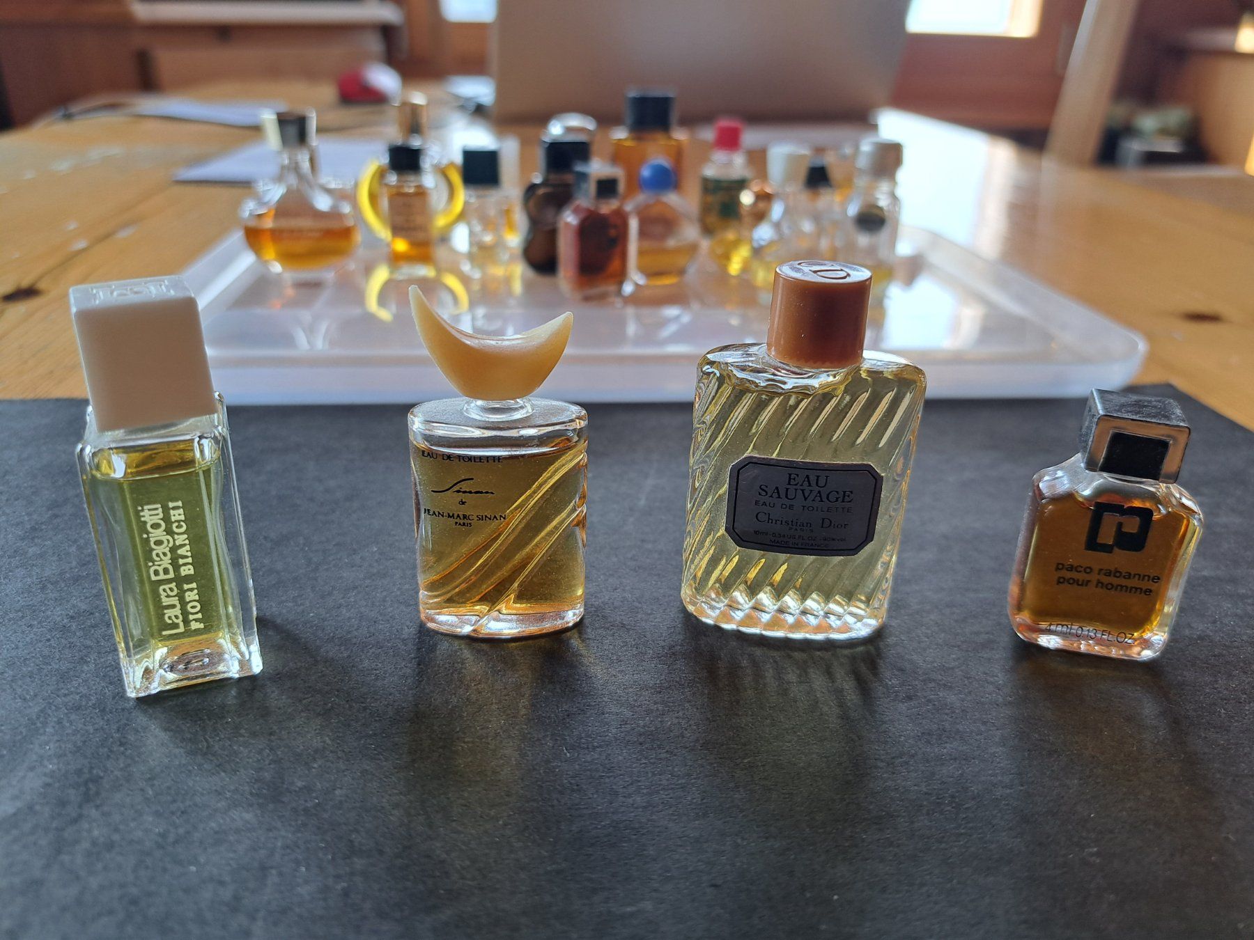 Parfums & Eau de Toilette: 21 parfums miniature de collection – D'occasion à Blonay par Leglaude_01 1
