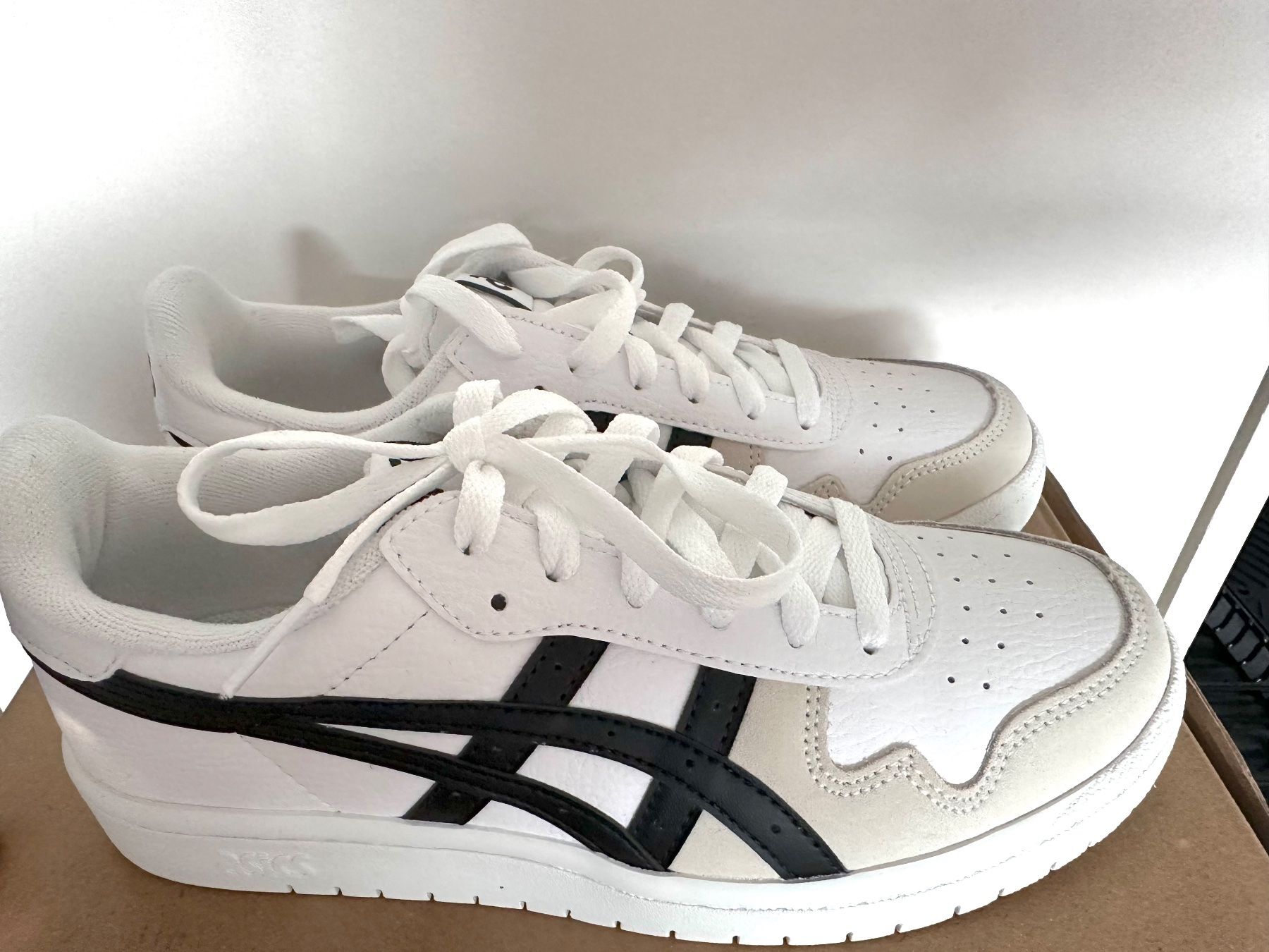 Asics Chaussures femmes: ASICS Sneaker Weiss Schwarz Grösse 38 neu – Neuf (Voir description) à Haldenstein par enie123