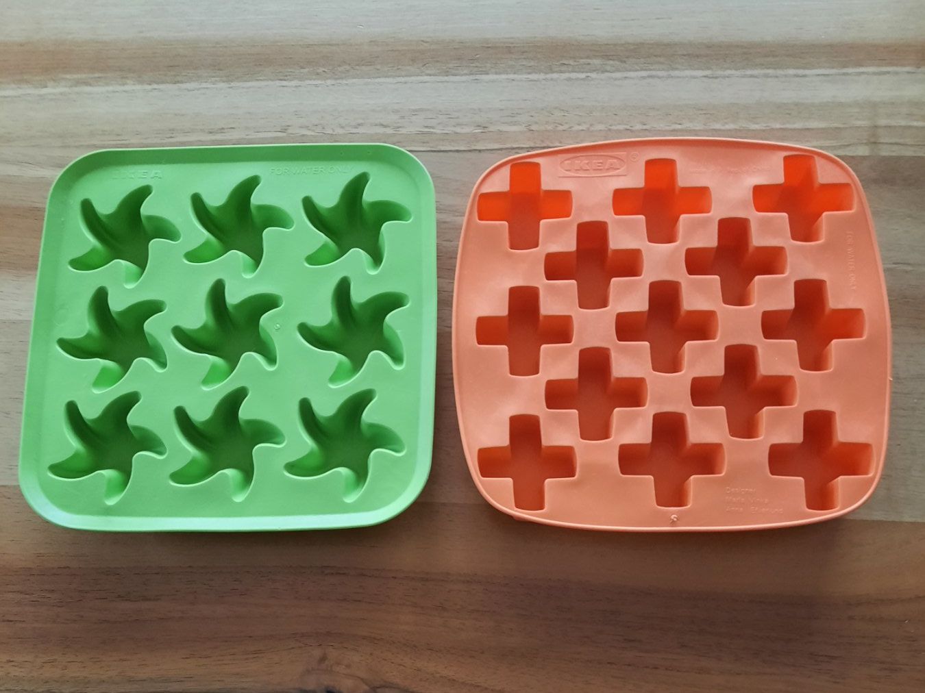 Ikea Contenitori & Simili: 2 Eiswürfelformen, Palmen & Kreuze, IKEA – Usato da Ibach venduto da urs_sl5h