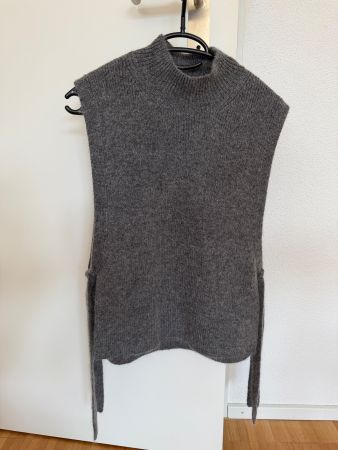 Graue Strickweste mit Rollkragen, & Other Stories