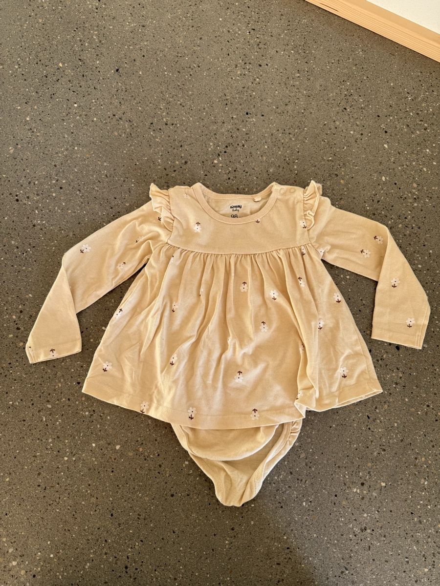 Vestiti & Gonne: Süsses Baby Kleid, Grösse 98, NEU – Nuovo (secondo la descrizione) da Langenthal venduto da vik_v5ml