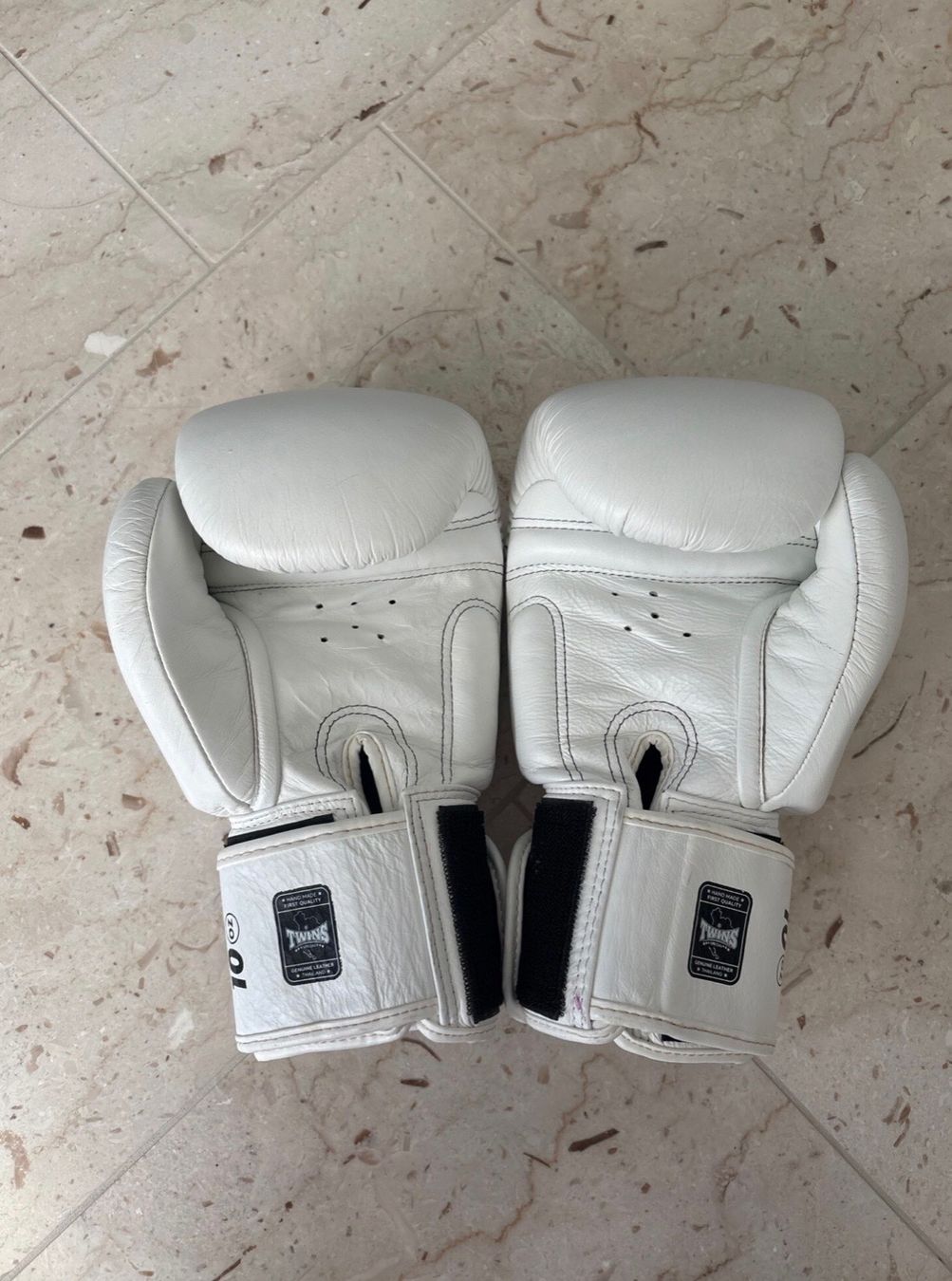 Guanti & manicotti: Boxhandschuhe Twins 10 OZ – Nuovo (secondo la descrizione) da Kloten venduto da tom_5tvd 1