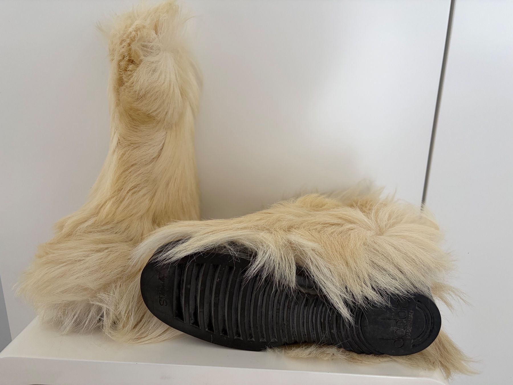 Damenschuhe: Echte Fell-Stiefel Grösse 41 – Gebraucht aus Balzers von Kubus 1