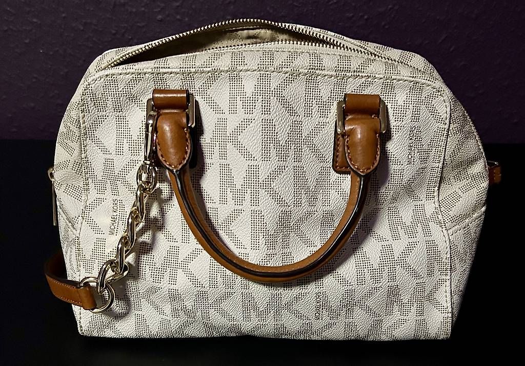 Michael Kors Taschen für Damen: Michael Kors Handtasche MK Logo – Gebraucht aus Arboldswil von  1