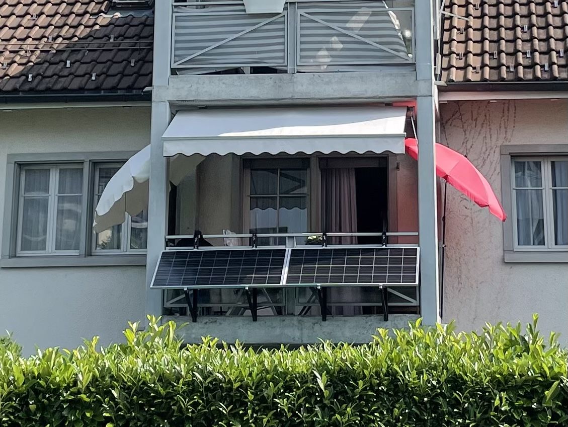 Victron Dispositivi a energia solare: Victron Mono-Solarpanels 370W & flexibel einstellbare Halter – Usato da Hinteregg venduto da Phiro 1