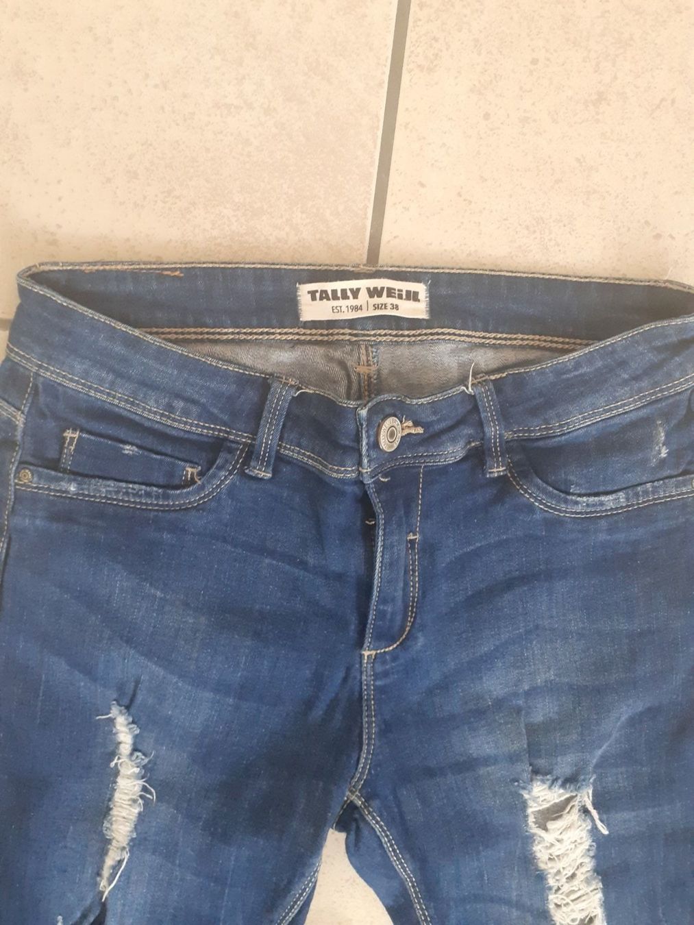 Tally Weijl Jeans: Damen Jeans Gr.38 Tally Weijl – Usato da Gelterkinden venduto da bambi037 2