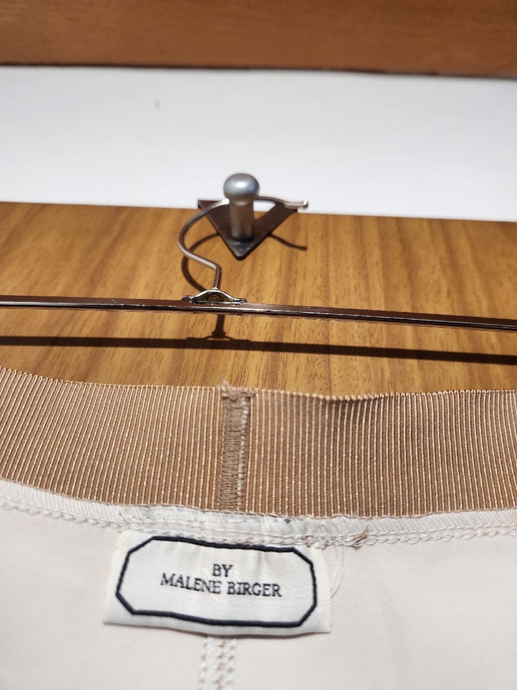 Malene Birger Gonne: Jupe crayon By Malene Birger beige taille S  – Usato da Niedergösgen venduto da Eva2410 3