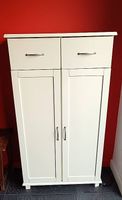 Petit meuble en bois blanc très bon état