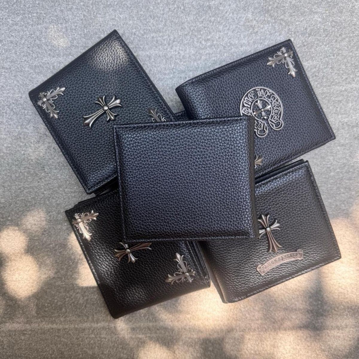 Chrome Hearts Portafogli: Gothic Cross Leather Wallet - Black with silver cross  – Nuovo e nell'imballaggio originale da Caviano venduto da reselleo21 5