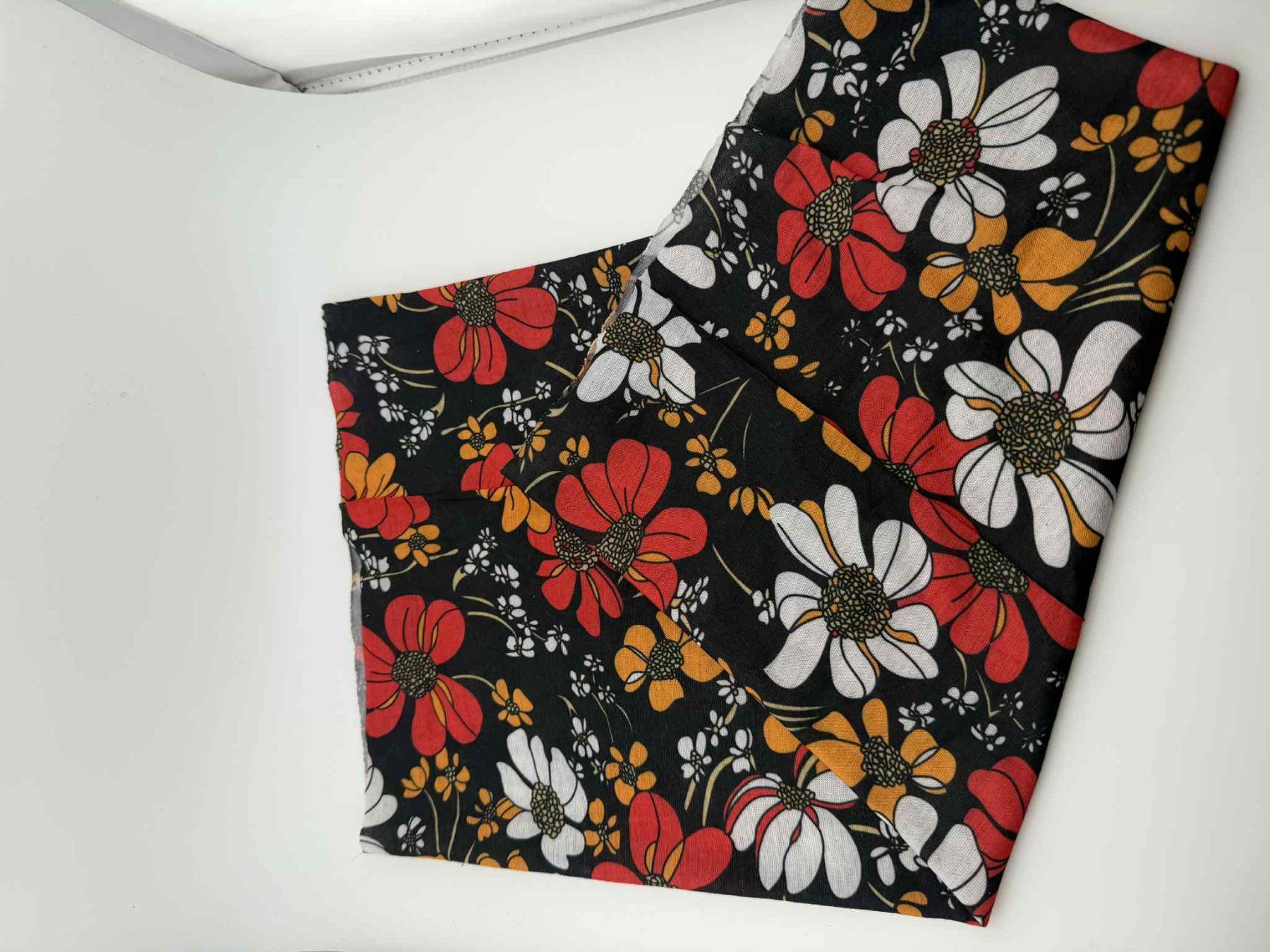 Foulard & Sciarpe: Schöner Blumenschal neu🌸 – Nuovo e nell'imballaggio originale da Riehen venduto da edu_92w7
