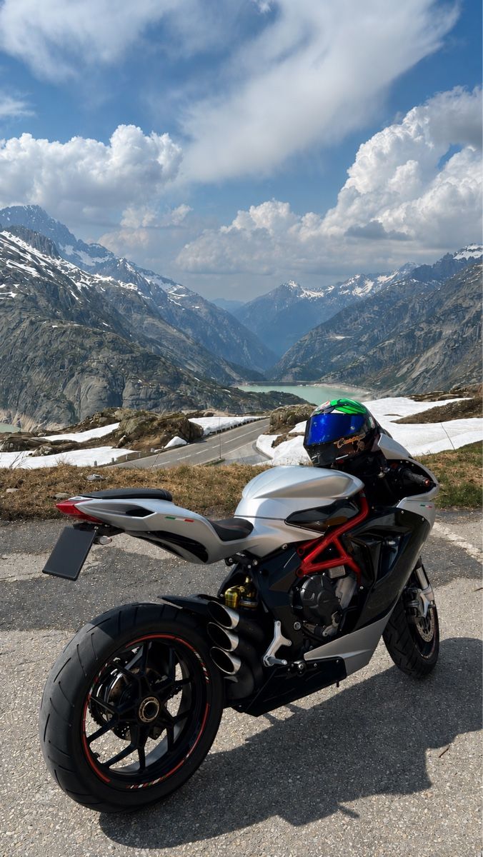 MV Agusta Strada: MV Agusta F3 800 silber/rot – Usato da Dottikon venduto da Nate96