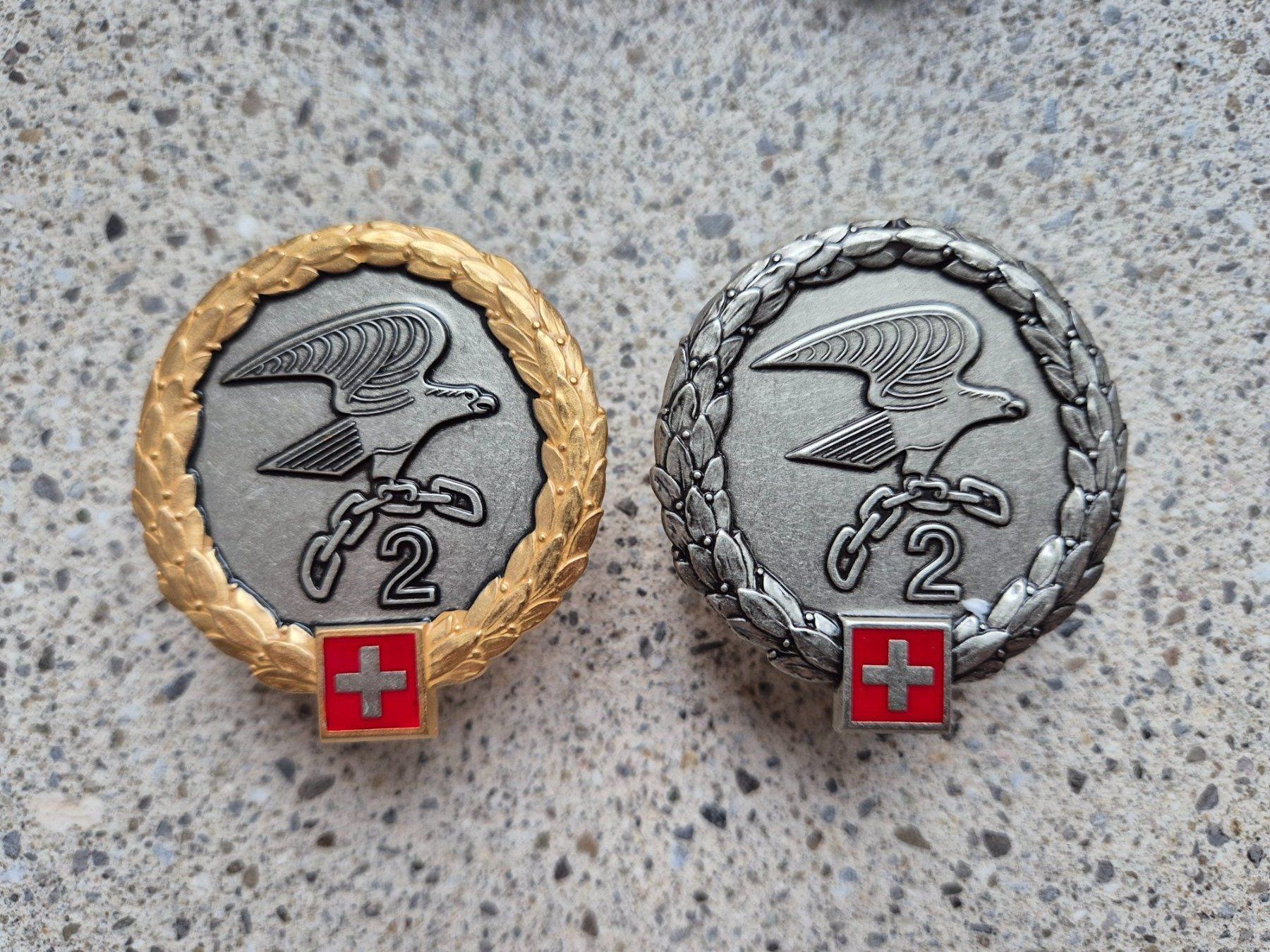 Schweizer Armee Placchette & Badge: *** Beretemblem Set *** – Nuovo e nell'imballaggio originale da Riedholz venduto da fr_sIruP