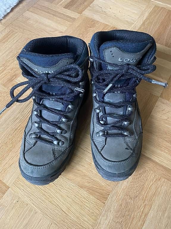 Scarpe da donna: LOWA Wanderschuhe Gr. 37  – Usato da Biel/Bienne venduto da bieribeatrice 1