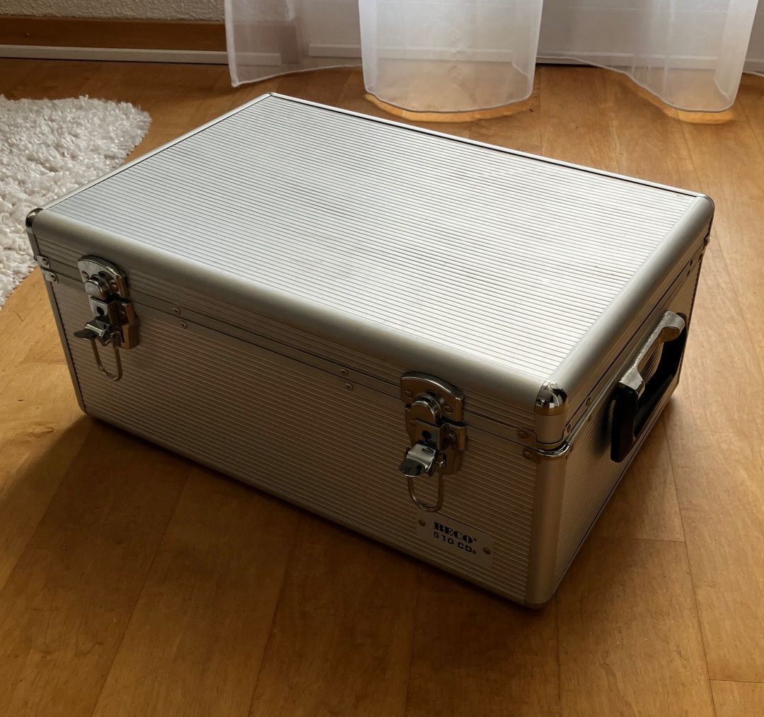 Valises de voyage: Alu-Koffer mit 41 CDs – D'occasion à Au ZH par Enillo 1