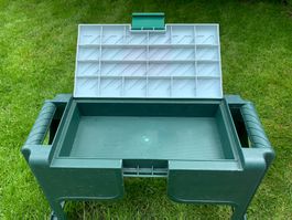 Gartenhocker mit Kniekissen, praktisch für die Gartenarbeit