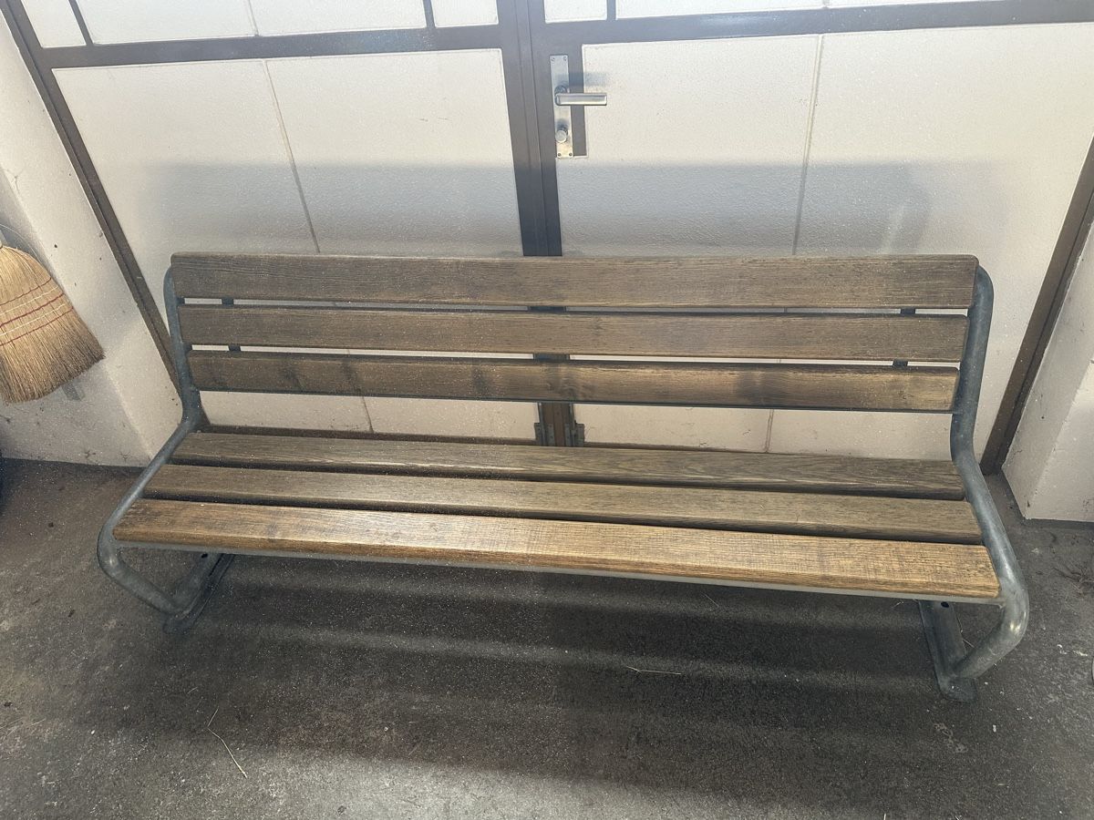 Bancs: Garten Sitzbank massiv – D'occasion à Arth par 1111 1