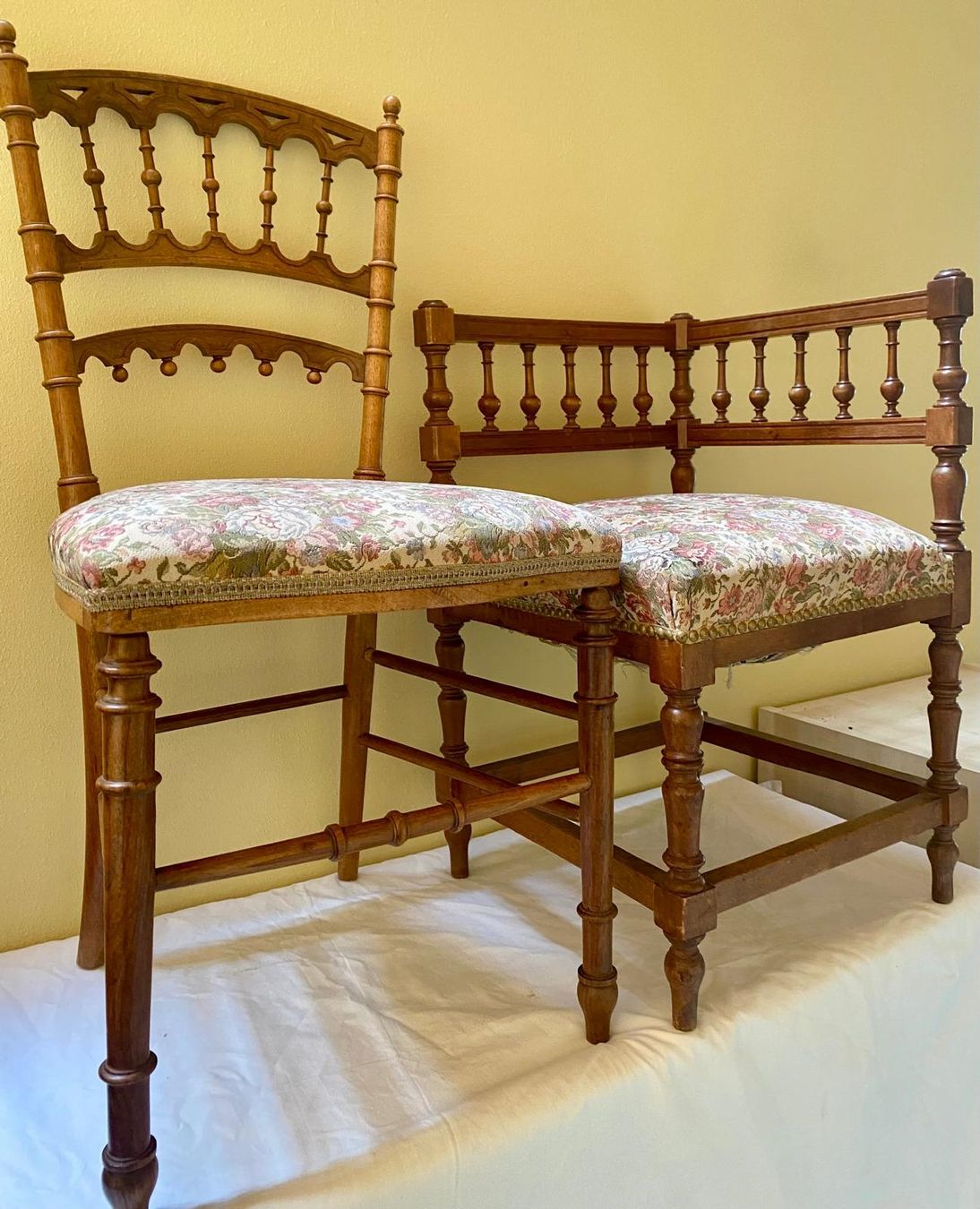 Sedie: Antike Stühle mit Blumenmuster - 2er Set – Usato da Krauchthal venduto da MEWA01 5