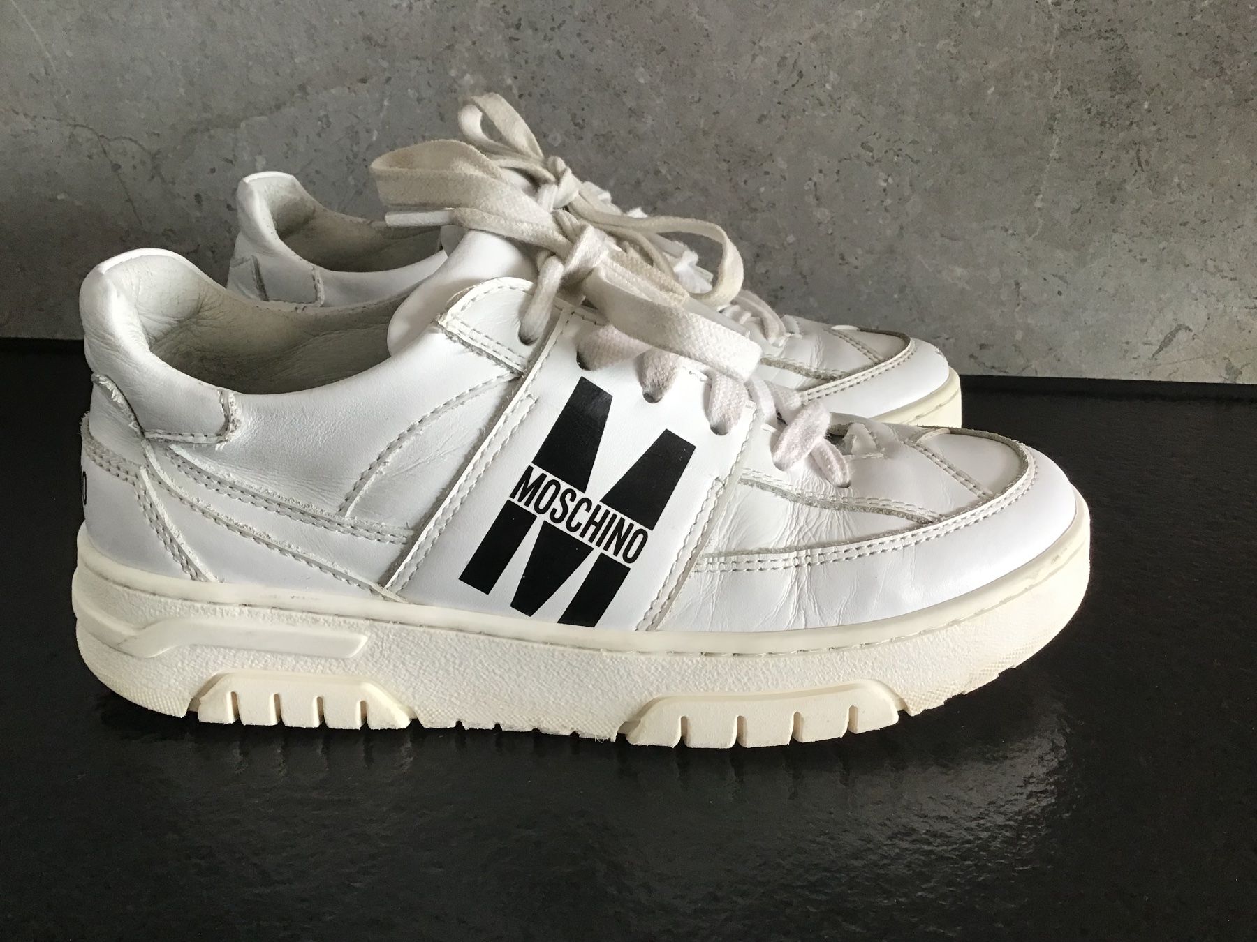 Moschino Chaussures hommes: Sneakers Moschino – D'occasion à Neuchâtel par sta_7qfy