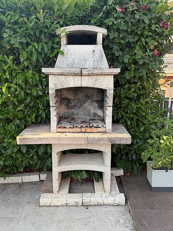 Griglie: Barbecue à charbon – Usato da Villeneuve VD venduto da Jlt26 1