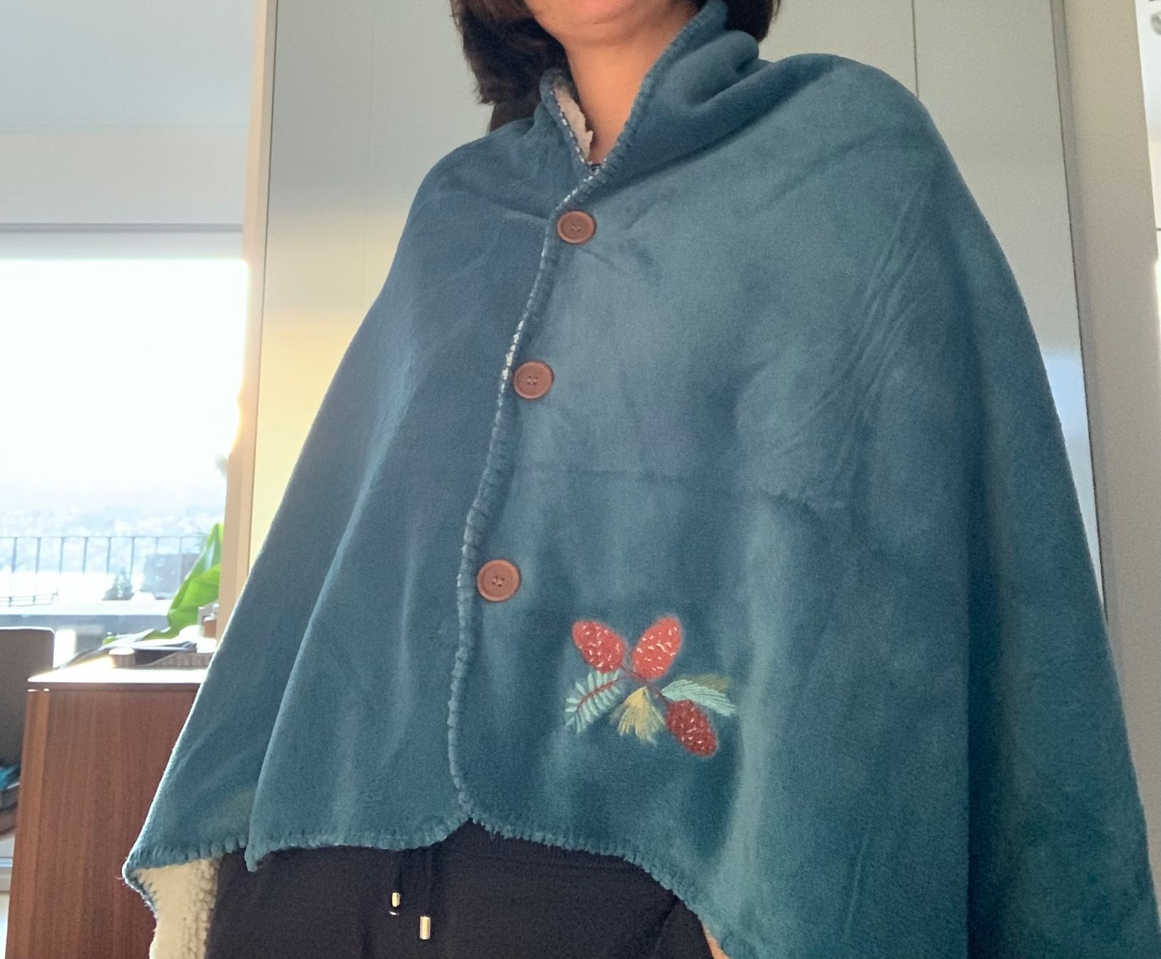 Autres vêtements femmes: Cuddly Winter Poncho – Neuf (Voir description) à Erlenbach ZH par Syssi_C