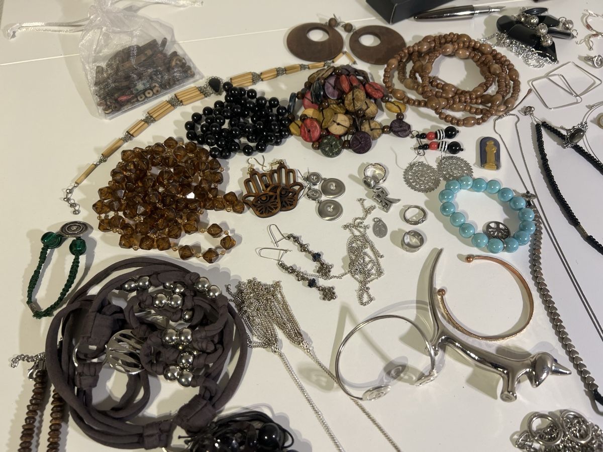 Autres bijoux: Lot de bijoux – D'occasion à St-Pierre-Clages par ste_xk6p 1
