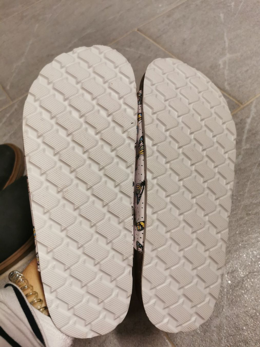 Nike Schuhe für Mädchen: 4 Paar Schuhe Gr. 33/34, teils neu – Gebraucht aus Konolfingen von torina85 5