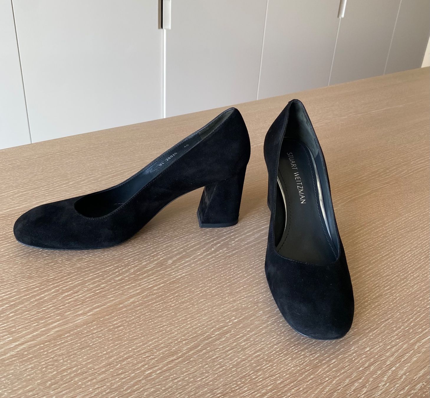 Stuart Weitzman Damenschuhe: Schwarze Stuart Weitzman Wildleder Heels – Neu (gemäss Beschreibung) aus Oberrieden von mar_8vmz 1