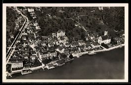 AK Gersau, Fliegeraufnahme Ort und Kirche am See