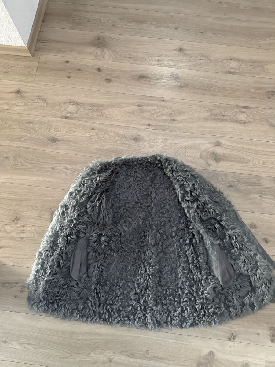 Cappotti: Grauer Utzon Lammfellmantel, Gr. 36 - reversible – Usato da Küttigen venduto da evelineh04 3