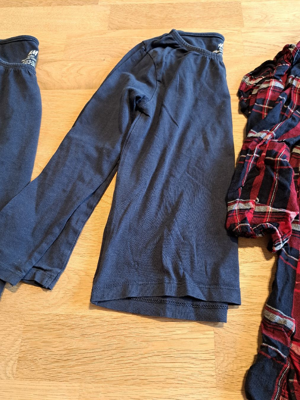 Lotti & Set di vestiti: Kleiderset Grösse 110/116 – Usato da Bergdietikon venduto da Staphylococcus 3