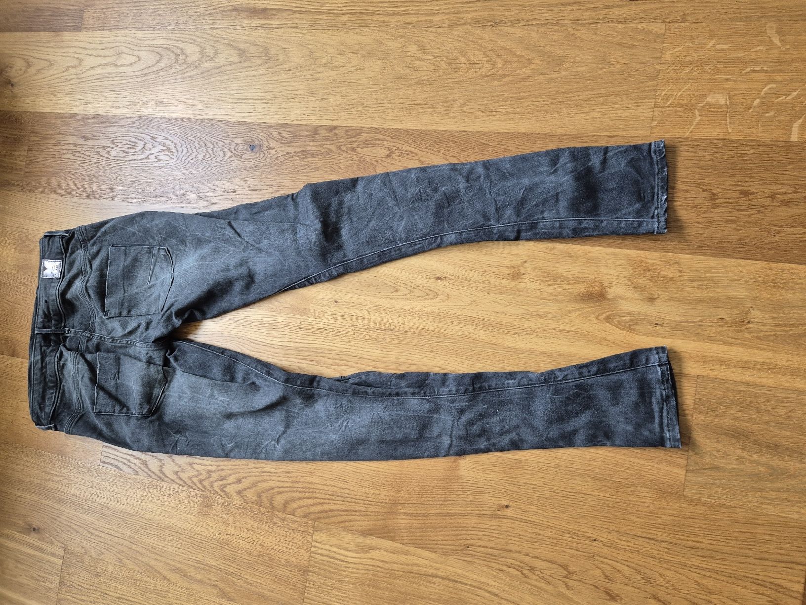 Guess Jeans: Guess Jeans dunkelgrau – Usato da Feusisberg venduto da cts_55rn 2