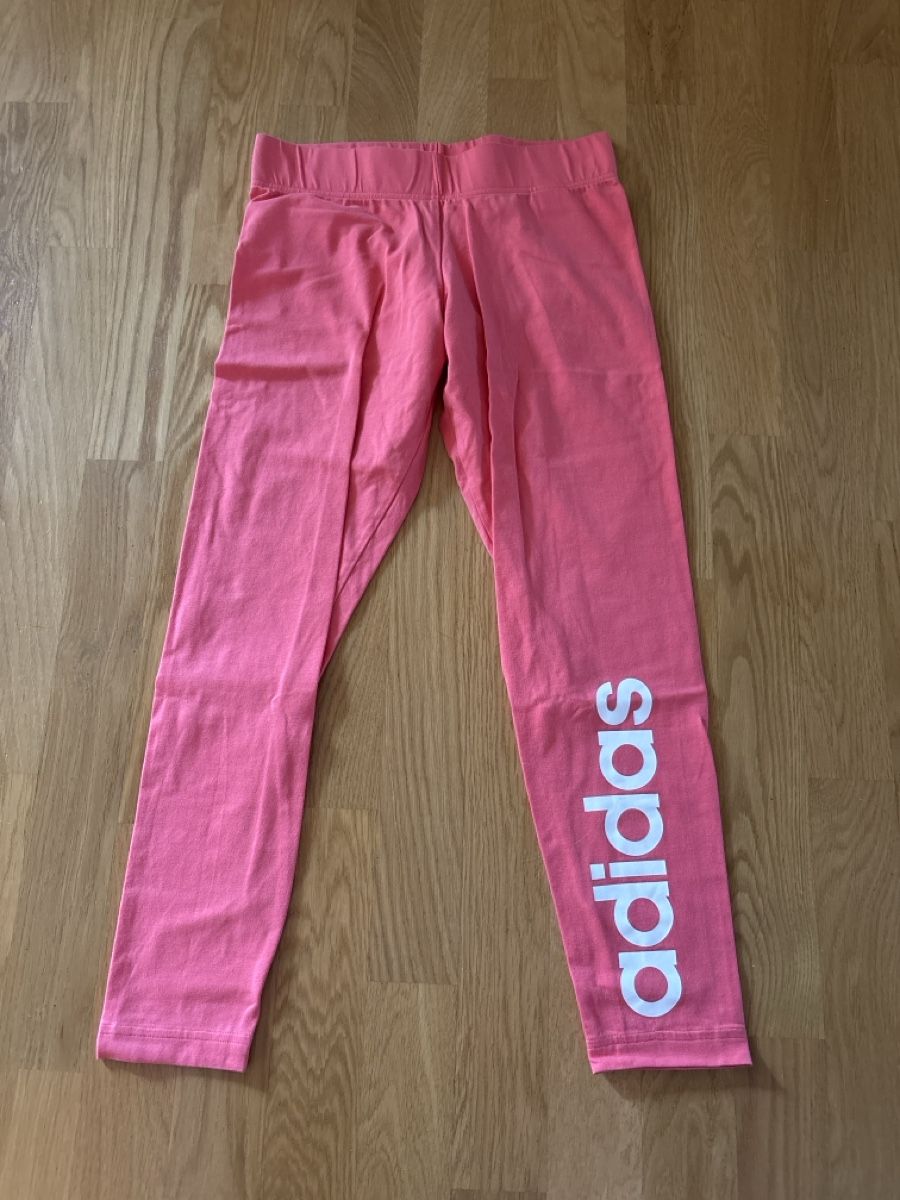 Adidas Leggings: Adidas Leggings Grösse M  – D'occasion à Rünenberg par ZwergLi100
