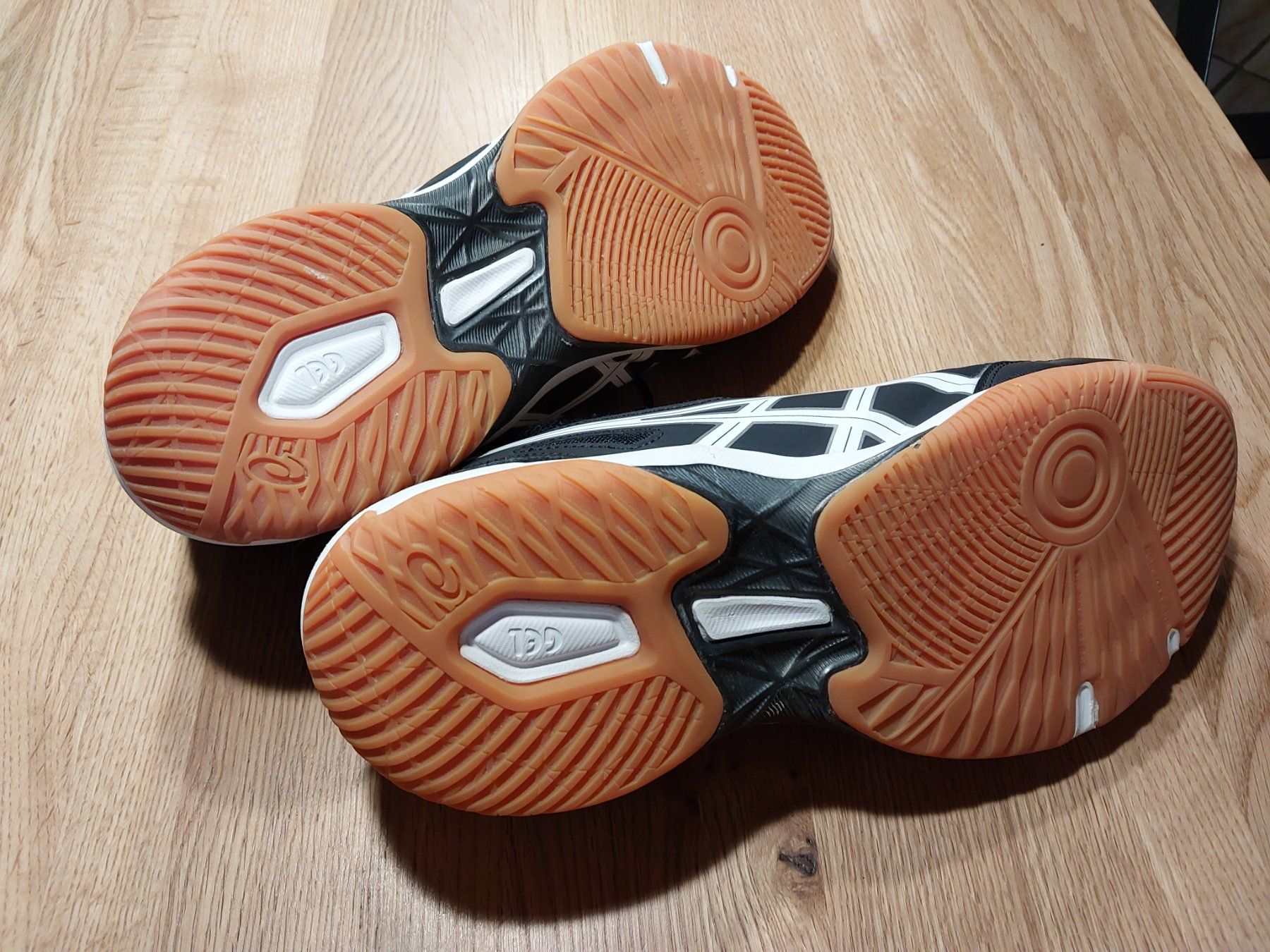 Herrenschuhe: Chaussures Asics 43 – Gebraucht aus Gingins von danolive 1