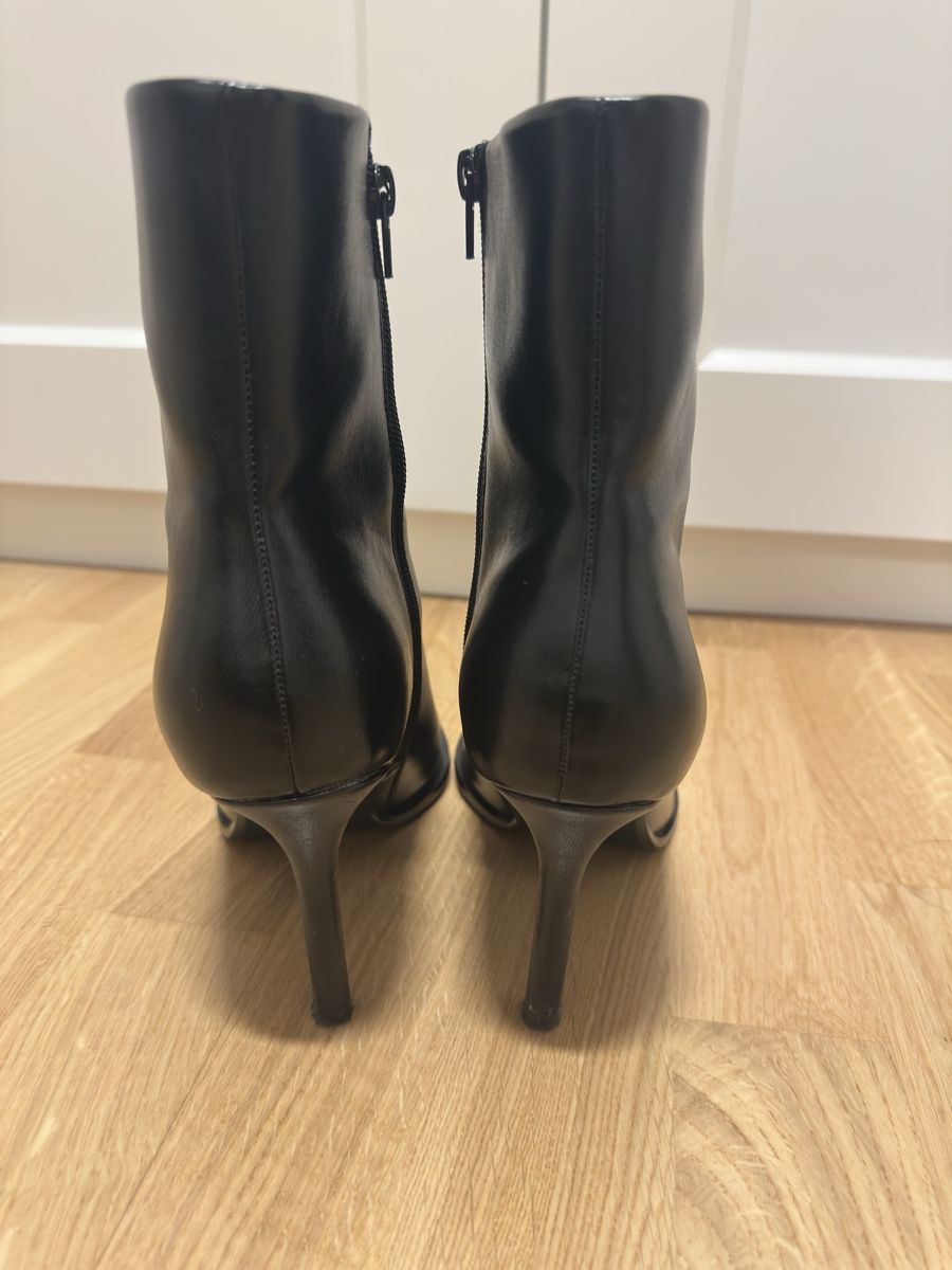 Pull&Bear Scarpe da donna: Pull&Bear High Heel Stifelette Schwarz – Usato da Wetzikon ZH venduto da Buesi_00 5