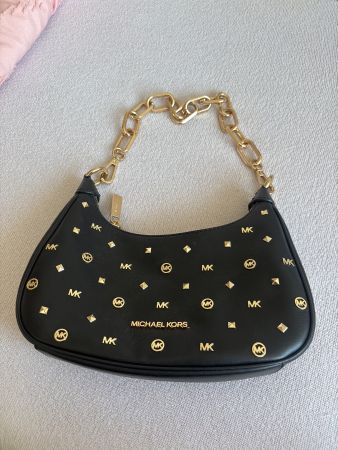 Tasche Michael Kors schwarz mit Nieten und Kette guter Zu...