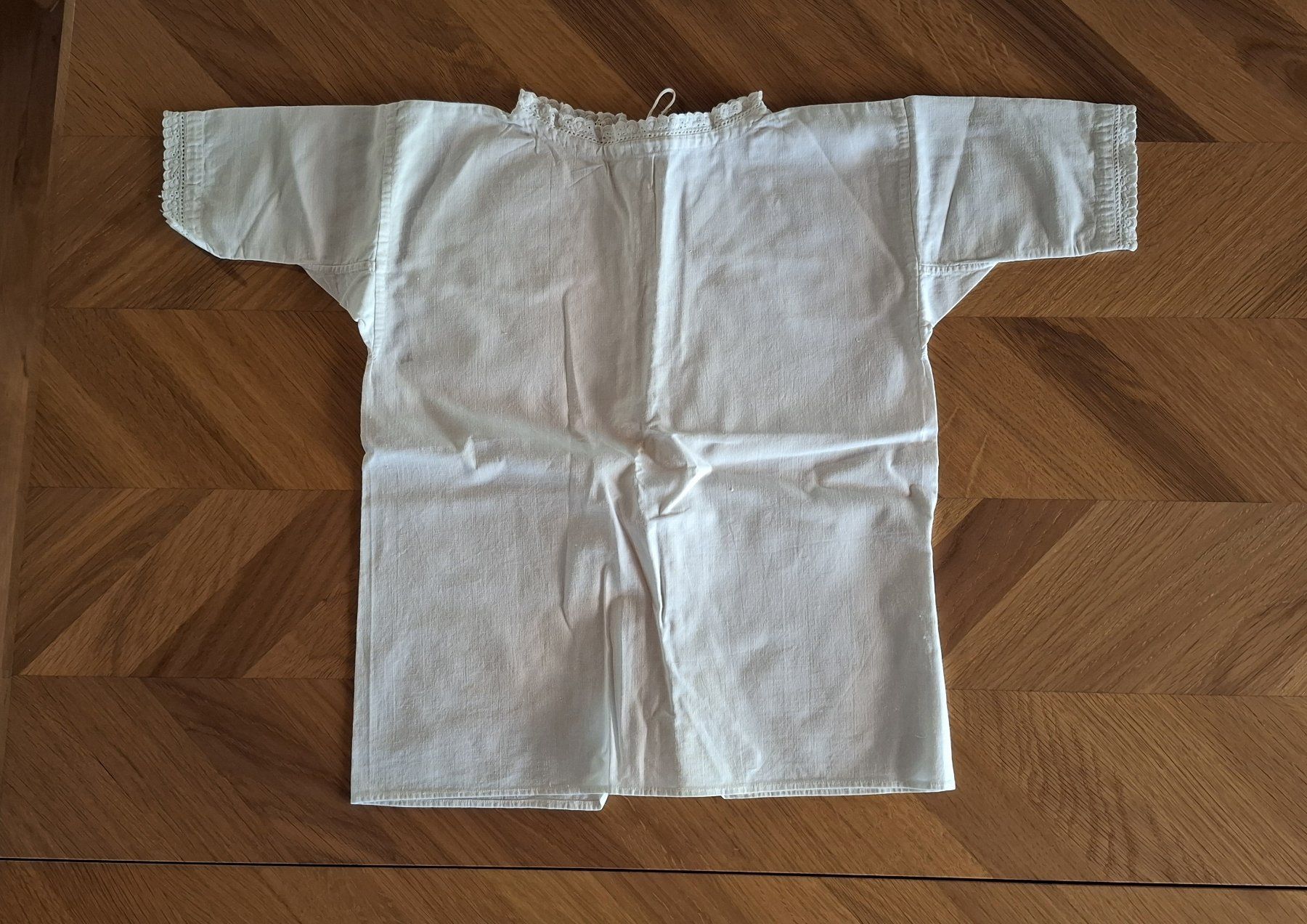 Chemises, T-shirts & Polos: 2 ANTIKE KINDERHEMDEN, SCHLÜTTLI – D'occasion à Grüningen par Kartensammler 1