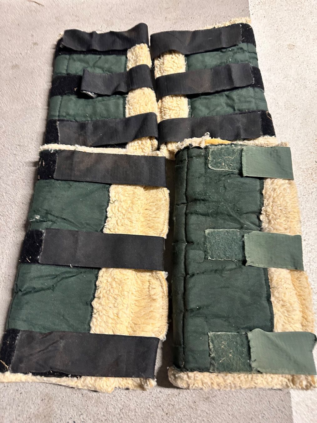 Stinchiere & Fasciature: 4 Pferde Stallgamaschen mit Fleece Innenfutter gebraucht – Usato da Tuggen venduto da wollistar