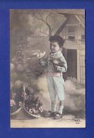 ENFANT - Jeune garçon et pigeons