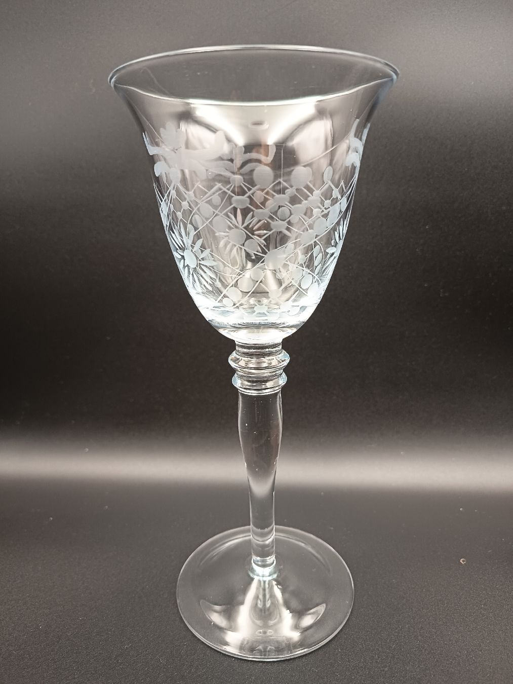 Bicchieri: Weinglas mit Gravur Blumenmuster gebraucht  – Usato da Wangen b. Olten venduto da crea_look