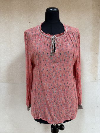 NILE Bluse mit Print Kragenband und Quasten Grösse M