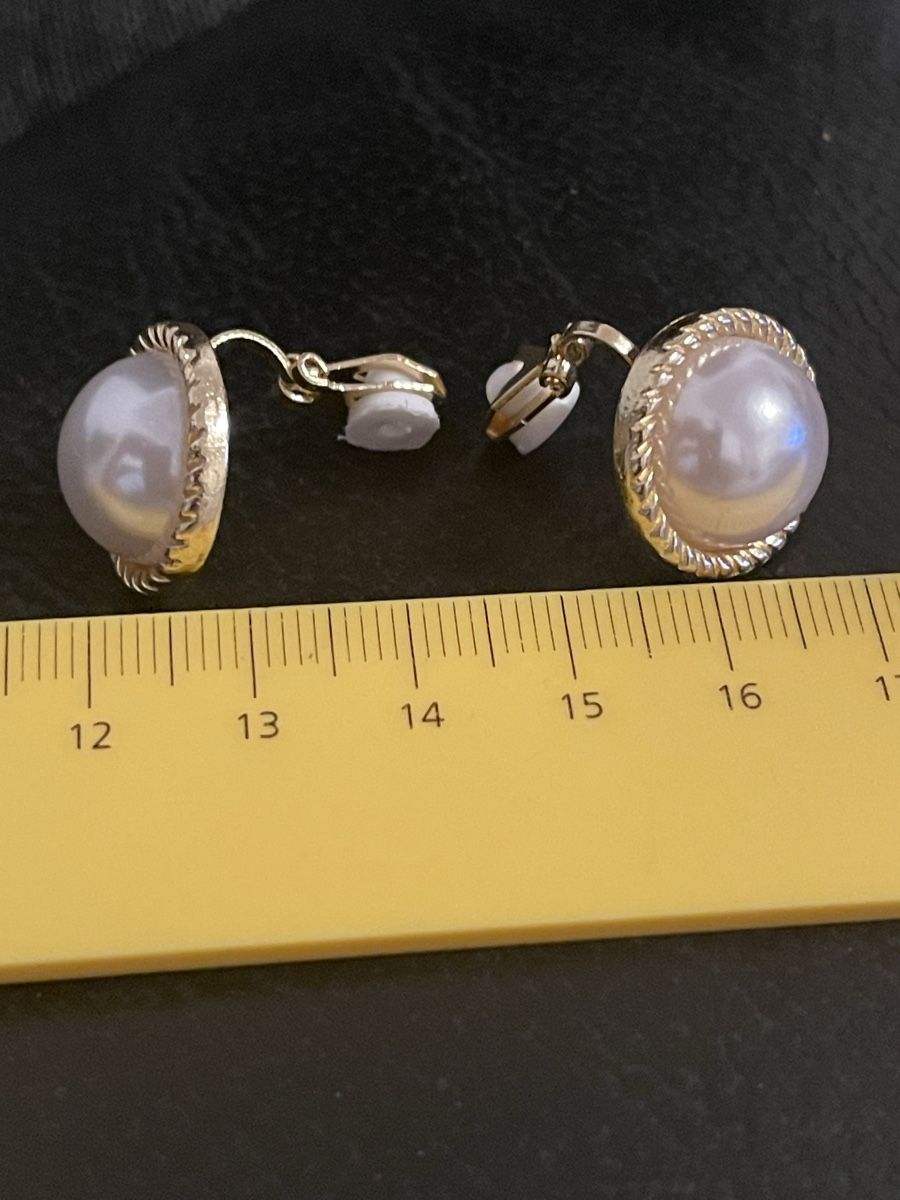 Orecchini pendenti & Orecchini a lobo: Jolis clips vintage plaquée jaune et perles – Nuovo (secondo la descrizione) da Kloten venduto da Vermicelles 2